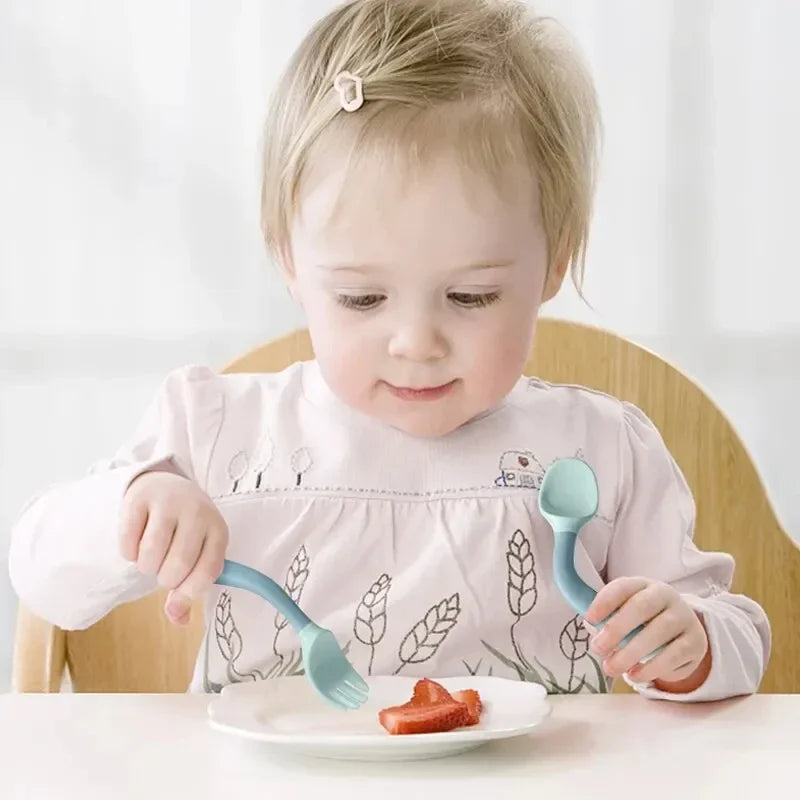 Juego de tenedor y cuchara para bebé, utensilios flexibles para niños pequeños, vajilla de entrenamiento con mango de silicona suave, herramientas de autoalimentación para bebés y niños BP