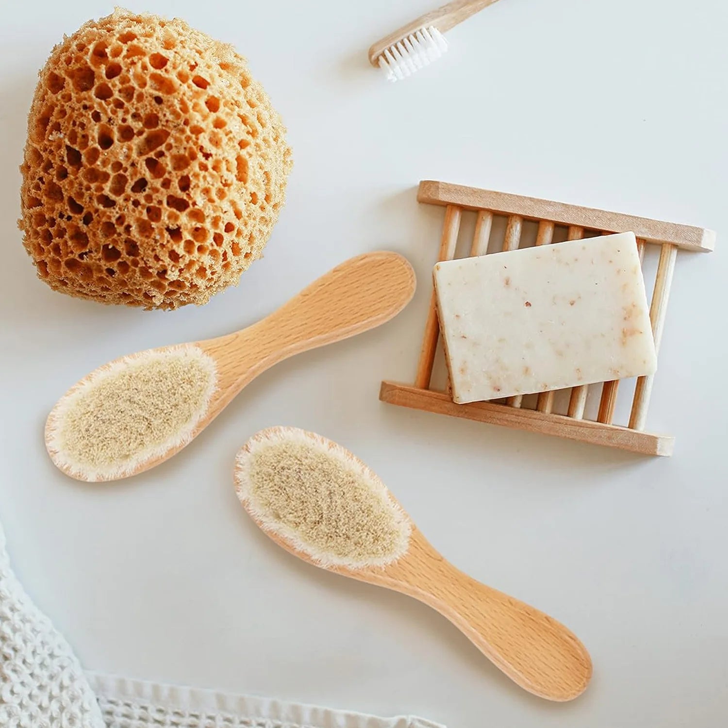 Juego de 4 Uds de cepillos y peines para bebé, cepillo de masaje de pelo de cabra Natural Ultra suave de madera para recién nacido, juego de peines para niño y niña